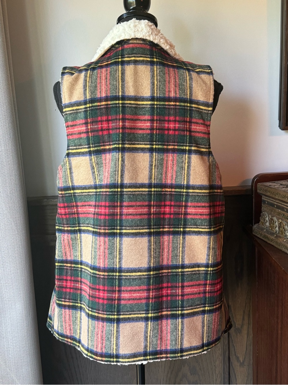 Maurices Plaid Sherpa-Lined Vest in Red, Green, Tan large nwt - Picture 3 of 7